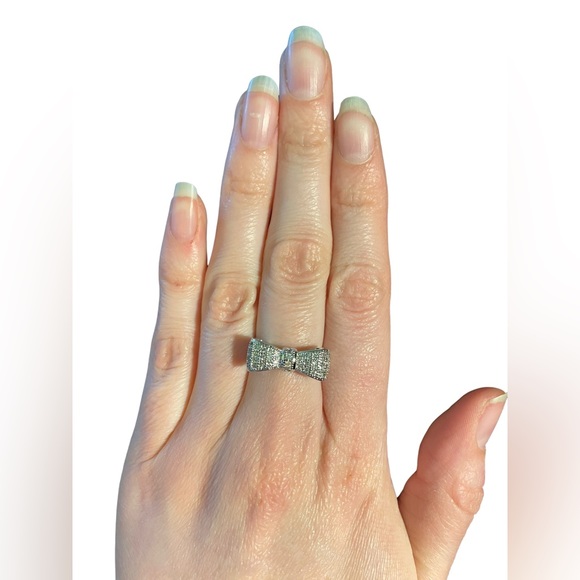 Classic Sparkle Bow Ring - Picture 2 of 6
